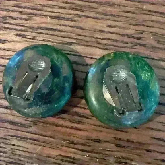 Vintage 1960’s Green Stone Art Clip On Earrings - Picture 2 of 5